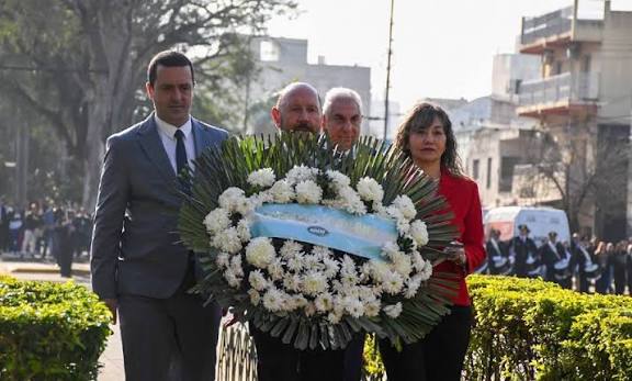 Insfrán encabezó el acto de homenaje a San Martín al cumplirse el 176°  aniversario de su fallecimiento - Diario La Mañana