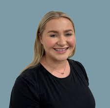 Robin Broadway's Instagram, Twitter & Facebook