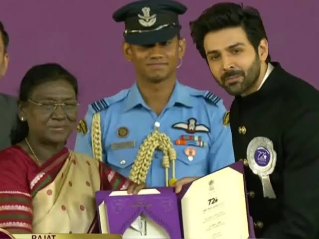 72nd National Film Awards: Kartik Aaryan receives Best Actor honour for Chandu  Champion in Gujarat