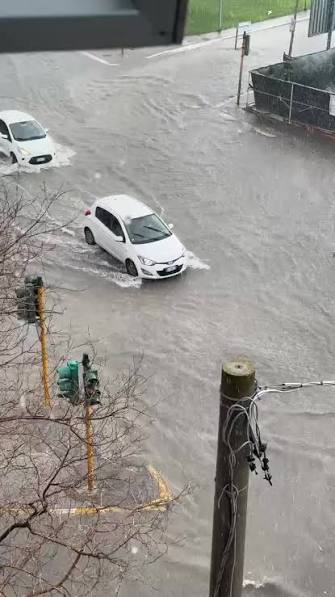🔴 ⛈️ Nubifragio di oggi pomeriggio a Foggia. Caduti 30 mm di pioggia,  causando allagamenti. Video di Foggia Città Aperta #26agosto2025  #nubifragiofoggia #allagamento #foggia #puglia | Gaia - Il ...