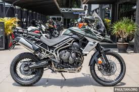 It was that very moment i was hit by the curiosity, what makes these bikes fit to conquer everything put forward to them? First Look 2018 Triumph Tiger 800 Xcx And Xrx Adventure Bikes Rm74 900 And Rm69 900 Paultan Org