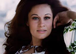 Jedno od najlepših i najpoznatijih izdanja i pojava Olivere Katarine (tada Olivere Vučo) na televiziji - novogodišnja emisija jugoslovenskog reditelja Lole Đukića 1969. "Oli nacionale" u punom cvetu mladosti (29 godina) izgleda