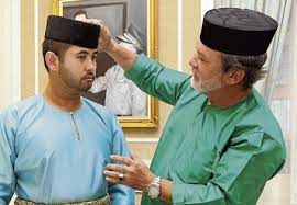 Ketika itu almarhum bersemayam di teluk belanga, singapura. Sejarah Baju Melayu Yang Dulunya Dikenali Sebagai Baju Kurung Soscili