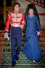 El duque de huéscar ha sido padrino de boda de su madre en su enlance con jesús aguirre en 1978 y nuevamente en 2011 en el tercer matrimonio de la duquesa con el. Muy Discreto Educado En La Elite Y Con Amigos Vip Radiografia De Fernando Fitz James El Futuro Duque De Alba