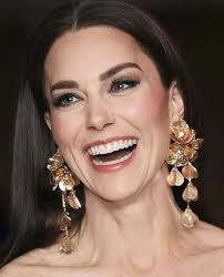 Her timeless beauty and graceful smile make Catherine shine brighter every  day 👑❤️👇