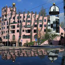 It is a very nice street with dozens of terraces for coffee. Kunst Der Kunstler Hundertwasser Shz De