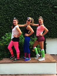 1001 Idees Un Deguisement Annee 80 Un Brin Nostalgique Deguisement Annees 80 Vetement Sport Look Disco