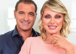 Mamma e miss italia '99 conduttrice tv & radiofonica. Temptation Island 7 Manila Nazzaro Racconta Come Lorenzo Amoruso Le Ha Chiesto Di Sposarlo Isa E Chia