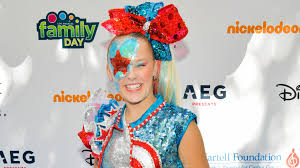 Siwa, who is known for lifetime's dance mom's and has has 10.5 million subscribers on youtube and 8.9 million followers. Jojo Siwa Youtube Star Left Crying For Hours By People Driving By My House And Shouting Mean Things Ents Arts News Sky News