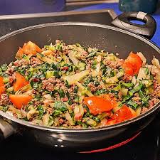 Hackfleischpfanne Mit Mangold Und Feta Kase Von Dinifee Chefkoch Hackfleisch Rezept Mangold Zubereiten Paella Rezept