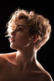Pelo corto rizado 2021 2022 mujer. Pin En Corte De Cabello