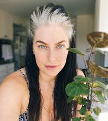 Perhaps your subject has recently dyed their. Transitioning To Gray Hair 101 New Ways To Go Gray In 2020 Hair Adviser