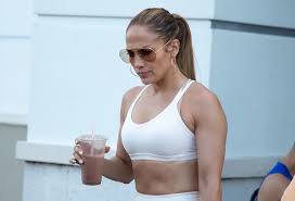 Sono venuta prima per andare in palestra. Jennifer Lopez Ha Gli Addominali Scolpiti Nella Roccia