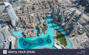 Construction of the tower was started in 2004. Spektakulare Luftaufnahme Von Burj Khalifa Die Brunnen Die Von Ganz Oben Auf Dem Tower Dubai Es Ist Ein Sonniger Und Klaren Tag Die Founta Stockfotografie Alamy