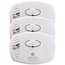 In the event of a carbon the alarm has different beep patterns to communicate whether there is an emergency or simply a need to replace. 3 Pack Bundle Of First Alert Plug In Carbon Monoxide Alarm With Battery Backup First Alert Store