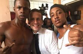 Den president i frankrike , offisielt president i republikken frankrike ( fransk : Ilska I Frankrike Nar President Macron Kramar Halvnakna Man Ingrid Och Maria