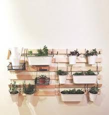 8 Facons Geniales De Reutiliser Les Lattes De Bois Suldan Lade D Ikea Succulent Wall Vegetation Ikea