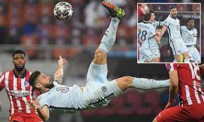 The goalkeeper throws out a hand to tip his shot over the bar. Atletico Madrid 0 1 Chelsea Olivier Giroud Scores Brilliant Bicycle Kick As Blues Win Away Leg Daily Mail Online