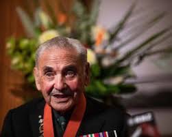 Tribute paid to wartime 'sacrifices'