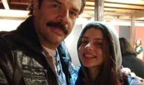 Alexa parra, hija del actor héctor parra y de ginny hoffman, acusó a su padre de haber abusado sexualmente de ella, con lo cual se reabre el escándalo en el que. Nrge0c7uaqh3lm