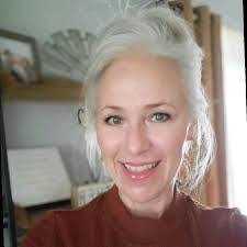 Shelley Saylor's Instagram, Twitter & Facebook