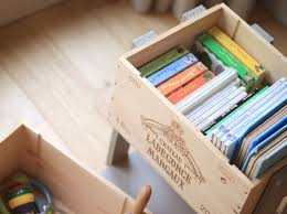 Ma Tour Qui Roule Tuto Inside Projets De Bricolage Et Loisirs Creatifs Rangement Enfant Rangement Livre Enfant