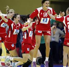 Deutschland spielte gute 20 minuten gegen kroatien und verlor danach etwas den spielfaden. Handball Em Deutsche Frauen Besiegen Auch Kroatien Welt