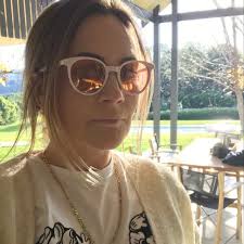 Kris Jenner's facelift is incredible. Her surgeon should be paying her for  promo at this point