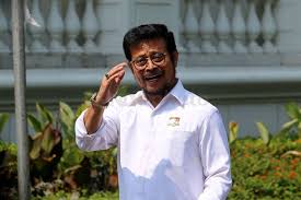 (lahir di makassar, sulawesi selatan, 16 maret 1955; Keluarga Yakin Syahrul Yasin Limpu Mampu Emban Tugas Negara