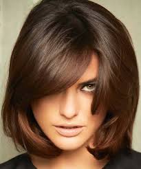 Questo tipo di taglio di capelli è quello più amato da tutte le donne, almeno da quelle che amano sfoggiare capelli di media lunghezza. Pin On Tagli Di Capelli