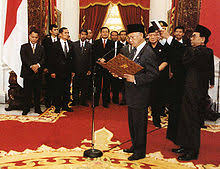 Bacharuddin jusuf habibie atau bj habibie tengah terbaring lemah di rumah sakit pusat angkatan darat (rspad) gatot soebroto. B J Habibie Wikipedia