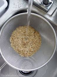 Este arroz todavía tiene una capa de salvado que envuelve a cada grano de arroz. Arroz Integral Perfecto Con Los Granos Separados Receta Facil Sencilla Receta Como Cocinar Arroz Arroz Integral Como Cocinar