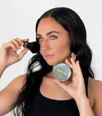 Paris Knowles's Instagram, Twitter & Facebook