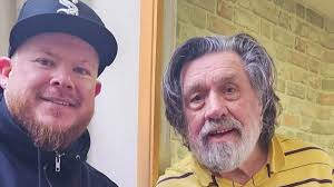 Artist David McDonagh wows 'Royle Family' star Ricky Tomlinson with  painting