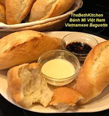 Cach Lam Banh Mi Việt Nam Vỏ Gion Ruột Xốp Khong Cần May Vietnamese Baguette Recipe Bread Recipes Homemade Homemade Bread Cooking Recipes