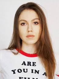 Duygu özaslan, youtube için çektiği makyaj videolarıyla popüler hale geldi. Duygu Ozaslan Height Weight Size Body Measurements Biography Wiki Age