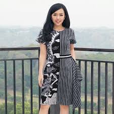 Berbagai macam contoh mode kebaya modern ada di aplikasi ini, mulai kebaya brokat yang sangat fashionable, bisa dipakai untuk baju harian, untuk dresscode pernikahan / wedding untuk pesta, kebaya muslim, anda bisa mengambil referensi dari aplikasi contoh model kebaya modern 2020. 190 Lurik Ideas Batik Fashion Fashion Batik Dress
