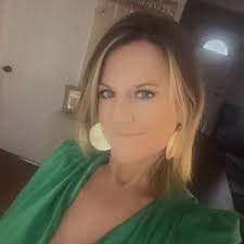 Carrie Decker (@hottestmomintown)