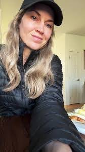 Ashley Swan's Instagram, Twitter & Facebook