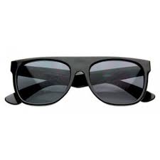 Les lunettes de soleil pour homme rondes, pilote, carrées, ou rectangulaires mettent en valeur les traits du visage et offrent une silhouette moderne, classique ou rétro. Lunettes De Soleil Homme Pas Cher En Ligne Au Meilleurs Prix