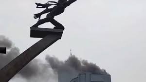 71 & b.77 & a. Gudang Terbakar Asap Membubung Dari Lantai 13 Gedung Mustika Ratu Di Pancoran Jakarta Selatan Warta Kota