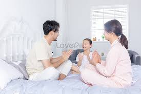 Only one thing is too short in her life: Bilder Zum Spiele In Einem Bett Mit Drei Schlafzimmern Download Foto Jpg Bilder Prf Lovepik