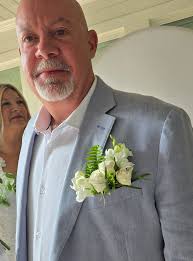 It's a Sunday kind of love and a beautiful day for a wedding!