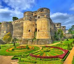 Il nous livre son point de vue sur les caractéristiques de son métier et les enjeux des filières bio. The Loire Travel Guide What To Do In The Loire Rough Guides