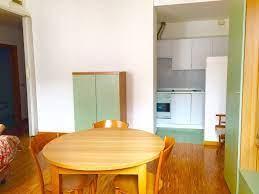 Affittiamo miniappartamento con giardino in recente costruzione in via marighetto a dieci minuti dal centro di agenzia immobiliare propone:trento centro affittiamo appartamento in palazzo storico, molto luminoso, collocato al ultimo di due piani con travi. Trento Centro Storico Mini Appartamento A Trento In Affitto