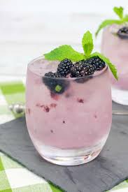 Using a wedge of pineapple. Easy Blackberry Vodka Smash Recipe Sweet Pea S Kitchen