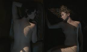 Alicia falcó desnuda