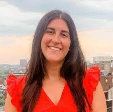 Lori Lavey's Instagram, Twitter & Facebook