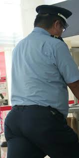 本当に可愛いメガネ中年警備員のお尻を触りたいなぁ ぽっちゃり男性 男性 男性警察官