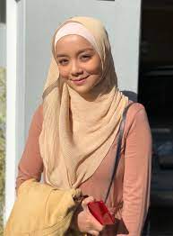 Tumblr Is A Place To Express Yourself Discover Yourself And Bond Over The Stuff You Love It S Hijab Fashion Inspiration Muslim Women Hijab Arab Girls Hijab